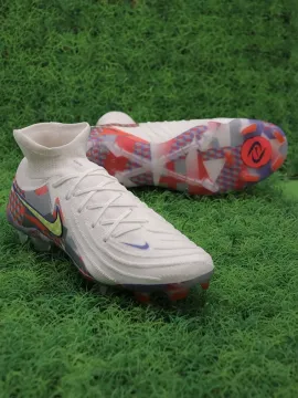 Nike Phantom Luna II Elite FG Football Boots